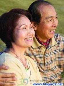 老人防眼疾 注意生活方式(图1)