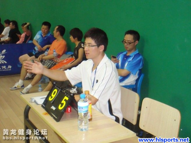 灵隐街道社区运动会乒乓球赛省老年体育活动中心举行(图1)