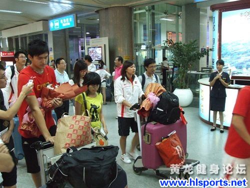 浙江水军载誉归 黄龙青年喜相迎(图3)