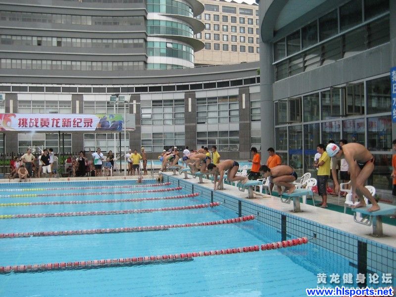 第三届黄龙全民健身节残疾人游泳比赛包玉刚举行(图1)