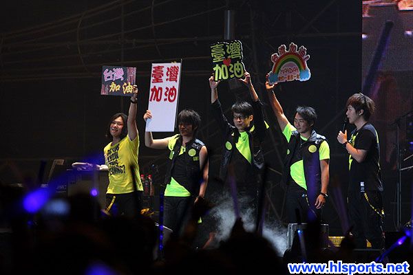 五月天杭州开唱要掀翻黄龙屋顶？现场歌迷为台湾灾区祈福(图1)