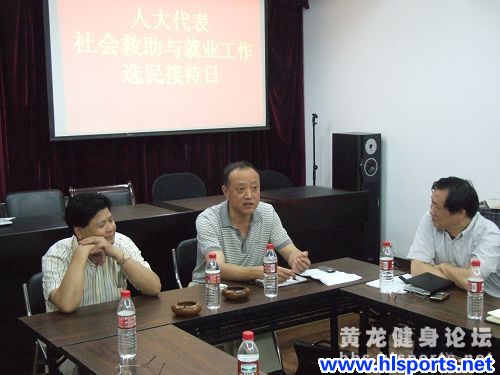 人大代表选民接待日 做客社区倾听居民难(图2)