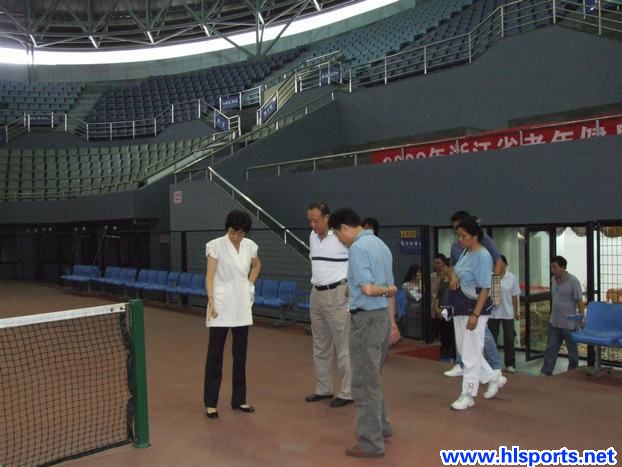 国家体育总局网球运动管理中心主任孙晋芳考察黄龙网球场(图3)