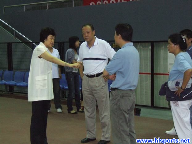 国家体育总局网球运动管理中心主任孙晋芳考察黄龙网球场(图4)