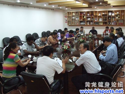 亚太国家体育官员场馆考察黄龙体育中心(图2)