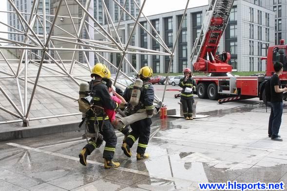 消防演习在黄龙，安全之弦不敢松(图5)