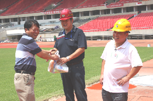 残运会场馆改造如火如荼  中心领导心系作业人员(图1)