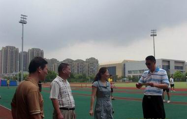 酷暑送上清凉，心系体育健儿(图1)