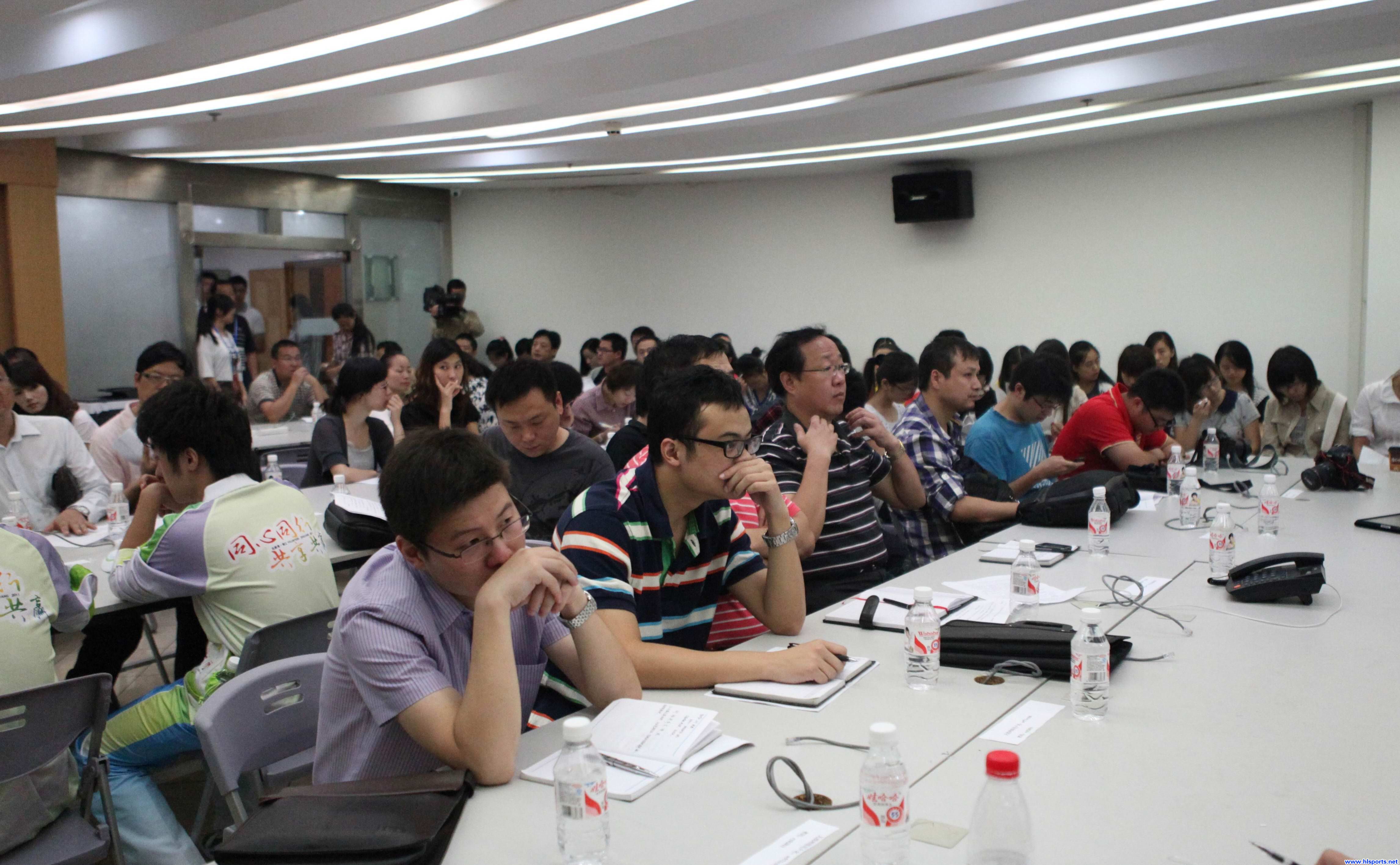 田径竞委会开展新闻、颁奖工作预演(图2)