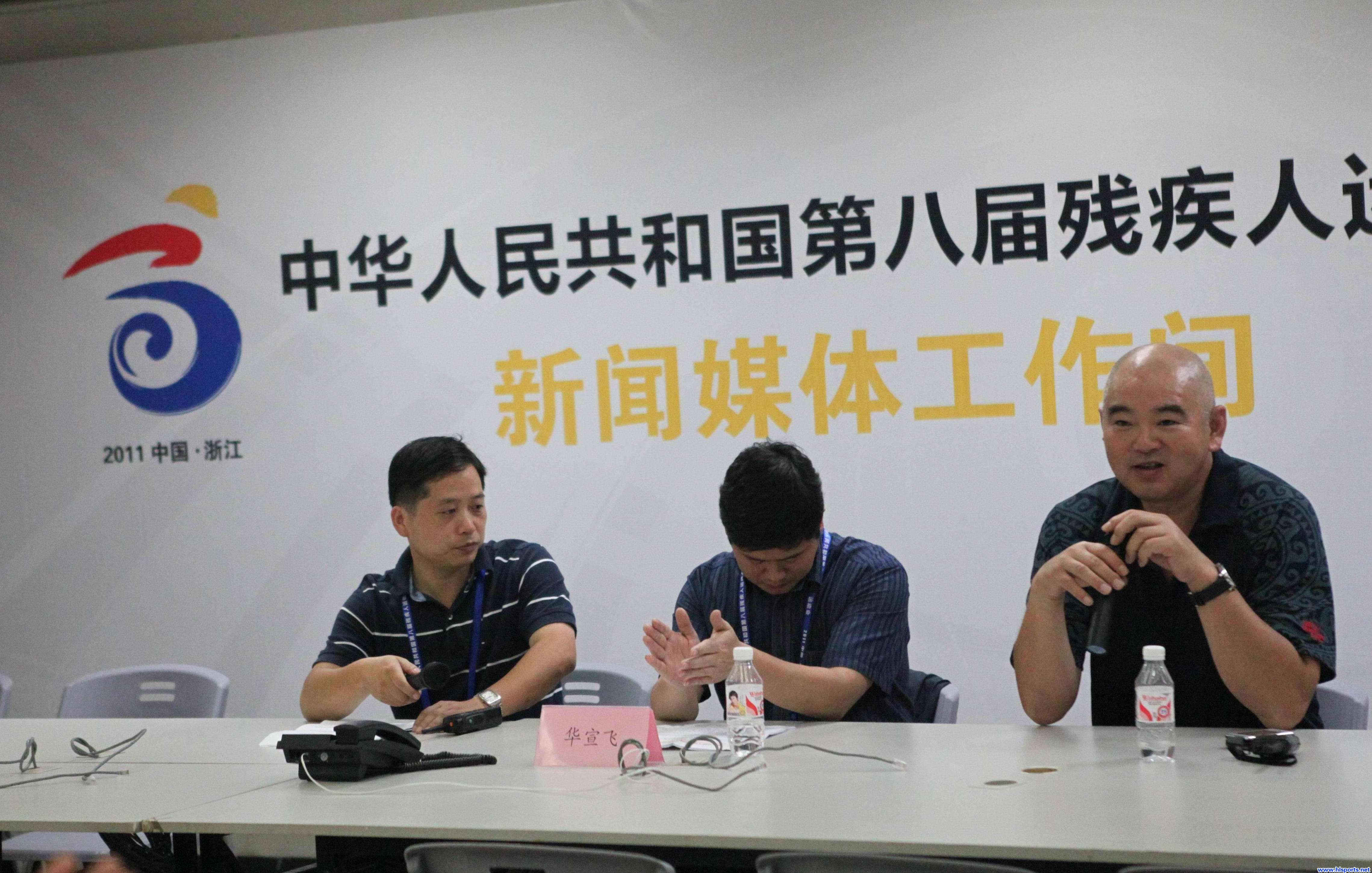 田径竞委会开展新闻、颁奖工作预演(图1)