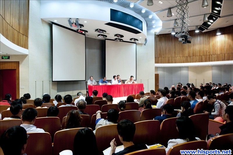 田径召开全体裁判员会议 裁判培训工作全面铺开(图1)