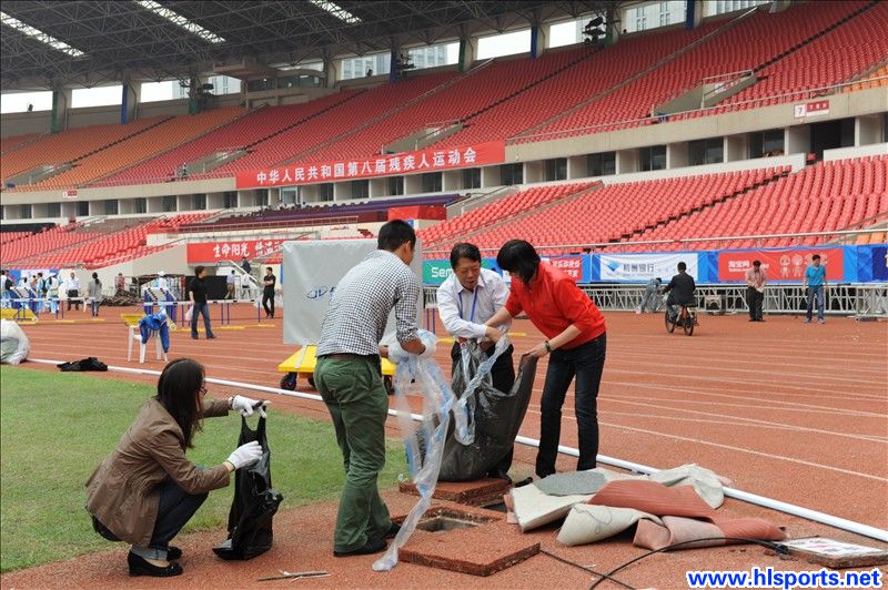 干部职工 男女老少齐上阵(图1)