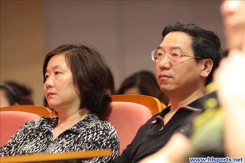 加强党风廉政建设  提高拒腐防变能力 黄龙体育中心召开专题警示教育课(图2)