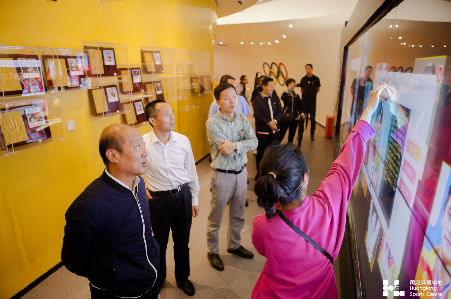国家体育总局经济司副司长彭维勇一行来黄龙体育中心调研(图5) 国家体育总局经济司副司长彭维勇一行来黄龙体育中心调研(图5)