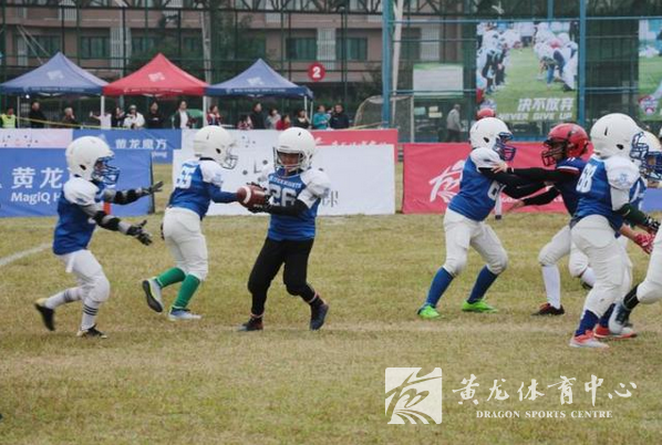 “黄龙杯”全国青少年橄榄球联赛暨“黄龙体育课”橄榄球赛事课在黄龙体育中心举行(图3) “黄龙杯”全国青少年橄榄球联赛暨“黄龙体育课”橄榄球赛事课在黄龙体育中心举行(图3)