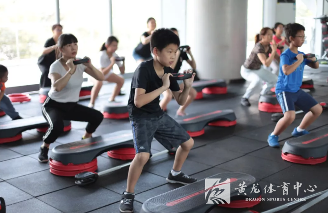 黄龙体育课体适能课开课,世界冠军和陆战队员担任教练(图2) 黄龙体育课体适能课开课,世界冠军和陆战队员担任教练(图2)