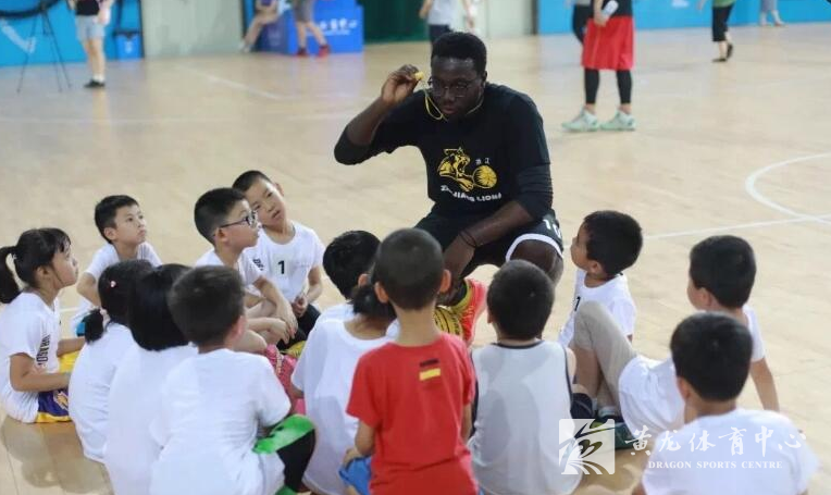 黄龙体育课篮球课开课，广厦篮球俱乐部莅临黄龙指导教学(图3)