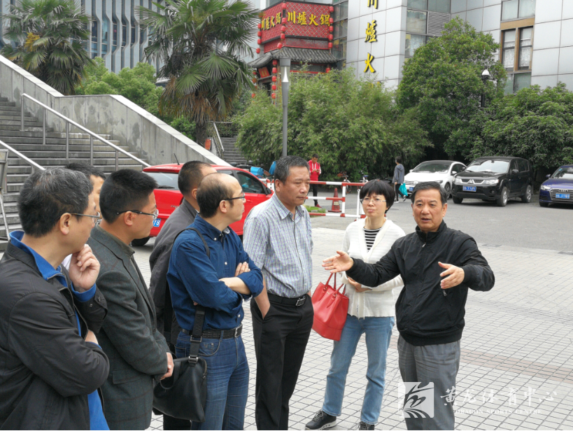 省体育局副局长鲍学军调研黄龙体育中心(图4)