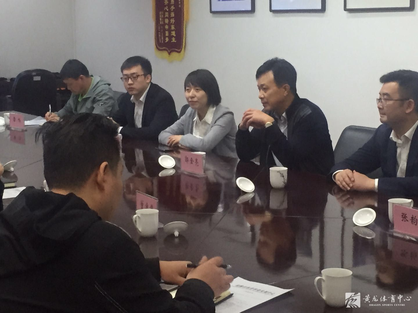 仙桃市体育事业发展中心主任郭金亮一行到黄龙体育中心考察交流(图2)