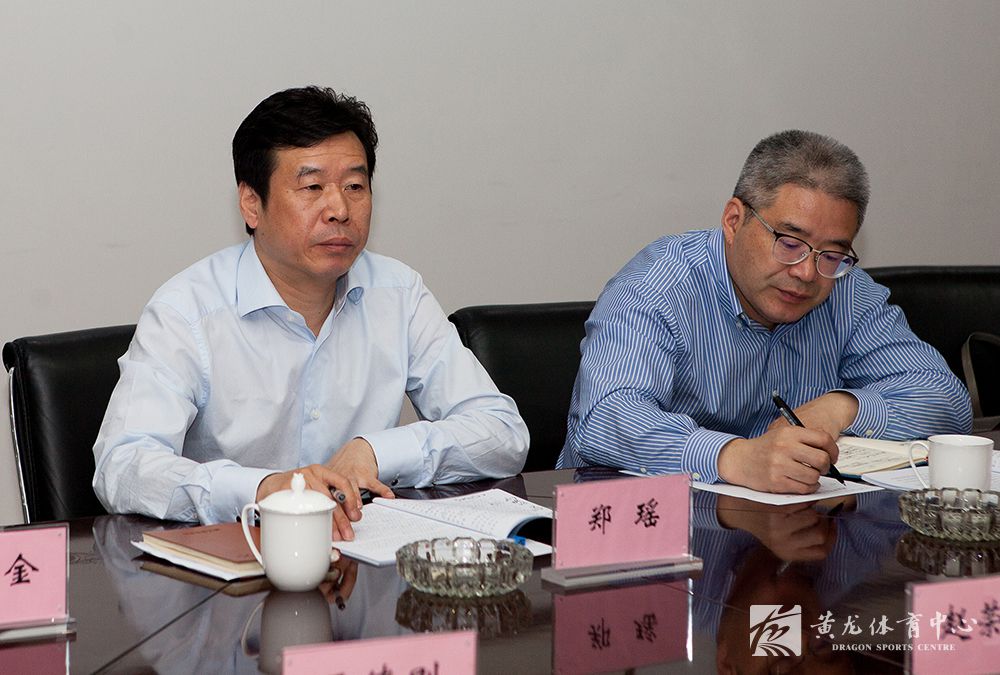 省体育局郑瑶局长深入黄龙体育中心开展调研(图1)