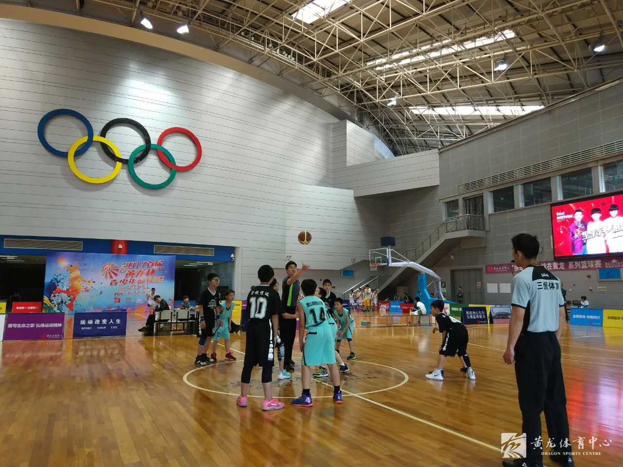 首届“黄龙杯”青少年篮球赛盛大开幕！(图2)