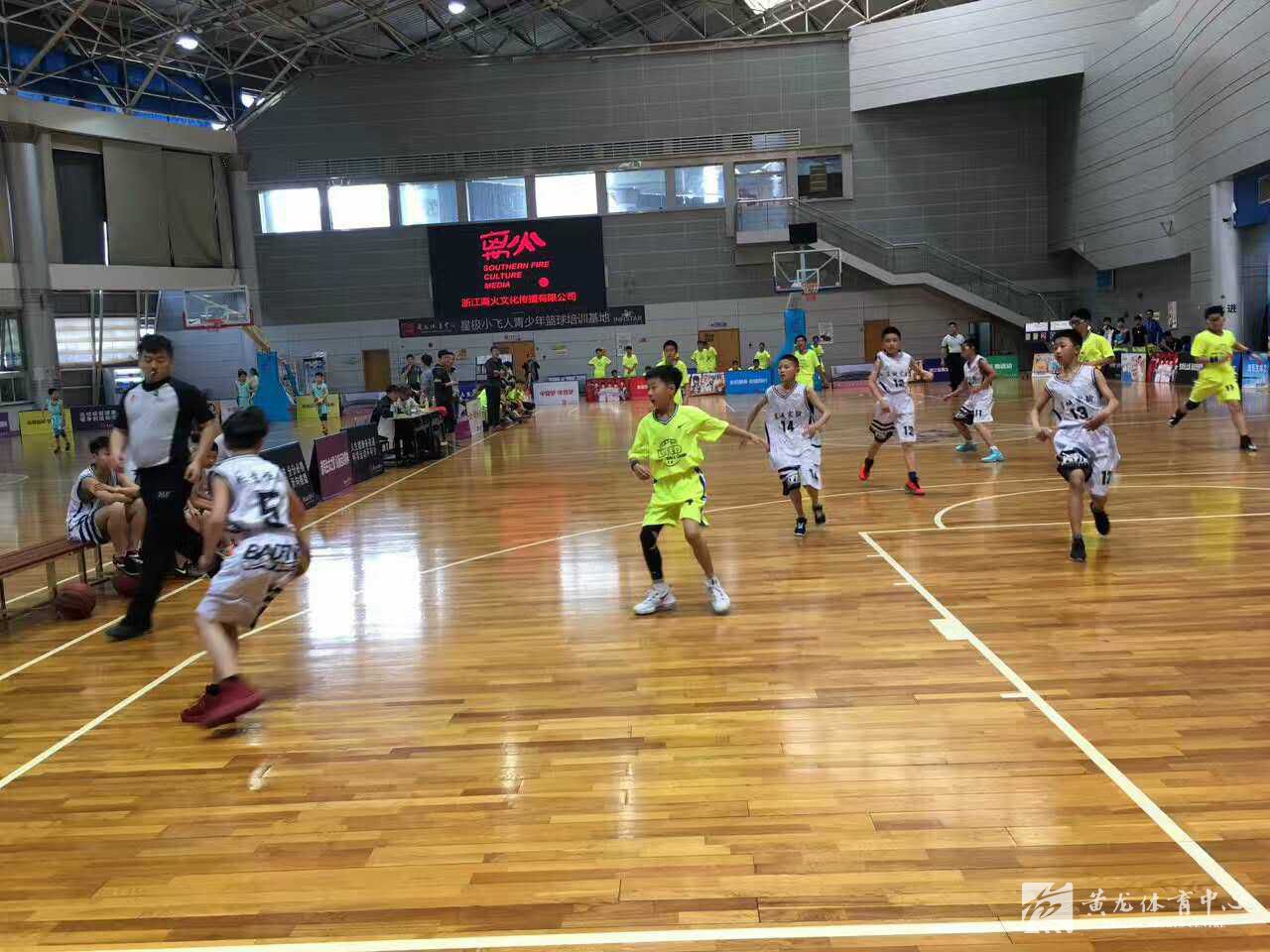 首届“黄龙杯”青少年篮球赛盛大开幕！(图3)