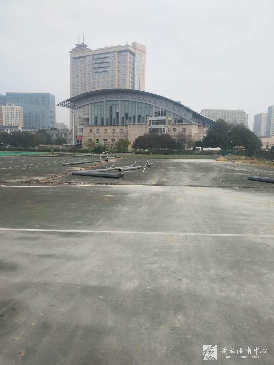 春节期间室外网球场围网改造工程闭场(图1)