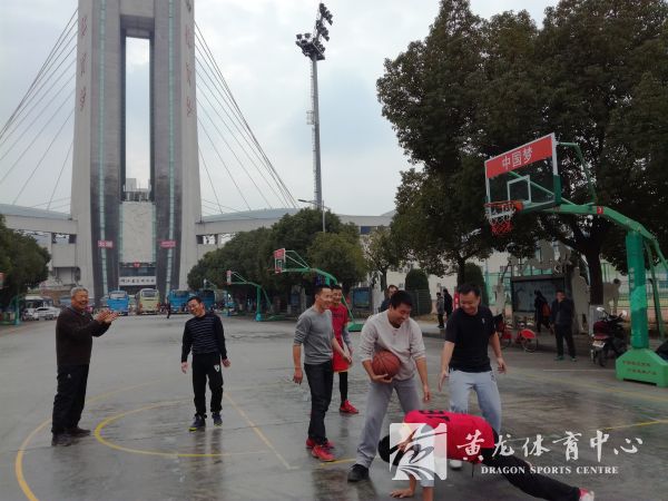 社会责任和公益职能同行——黄龙体育中心春节期间依旧热闹(图3) 社会责任和公益职能同行——黄龙体育中心春节期间依旧热闹(图3)