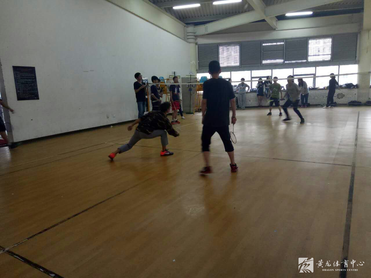 2016“黄龙杯”第十三届在杭高校羽毛球赛（分站赛）拉开帷幕(图1)