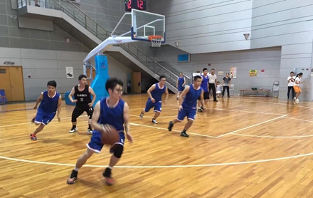 首届“黄龙杯”男子篮球联赛在黄龙篮球馆拉开帷幕 (图1)