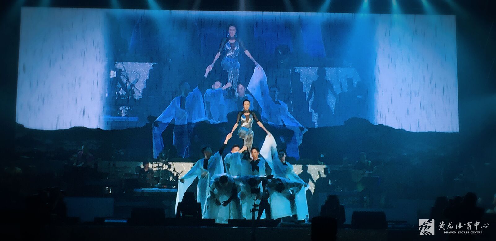2016年莫文蔚杭州演唱会在黄龙体育馆顺利演出(图2)