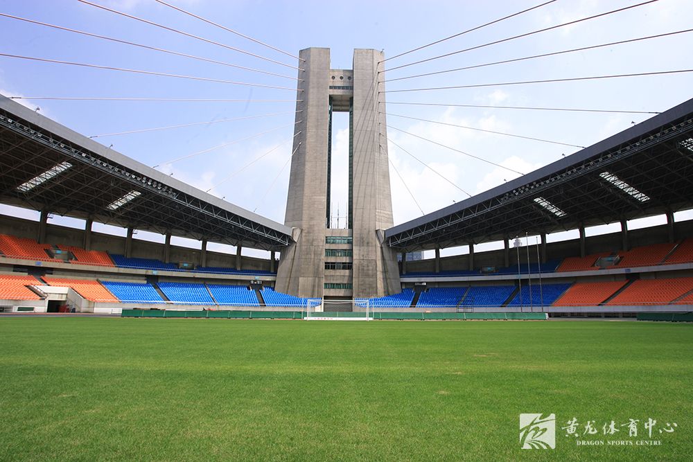 抓住场馆间歇期，黄龙实施草坪改造(图3)