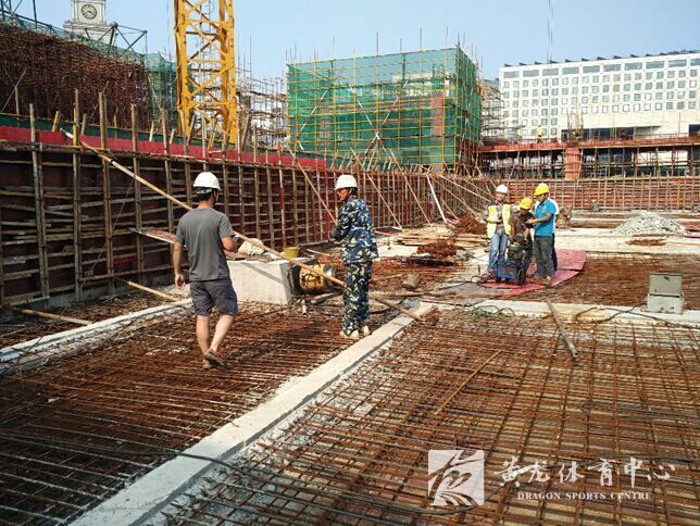 黄龙体育中心游泳跳水馆工程完成北侧钢网壳结构焊接施工(图3)