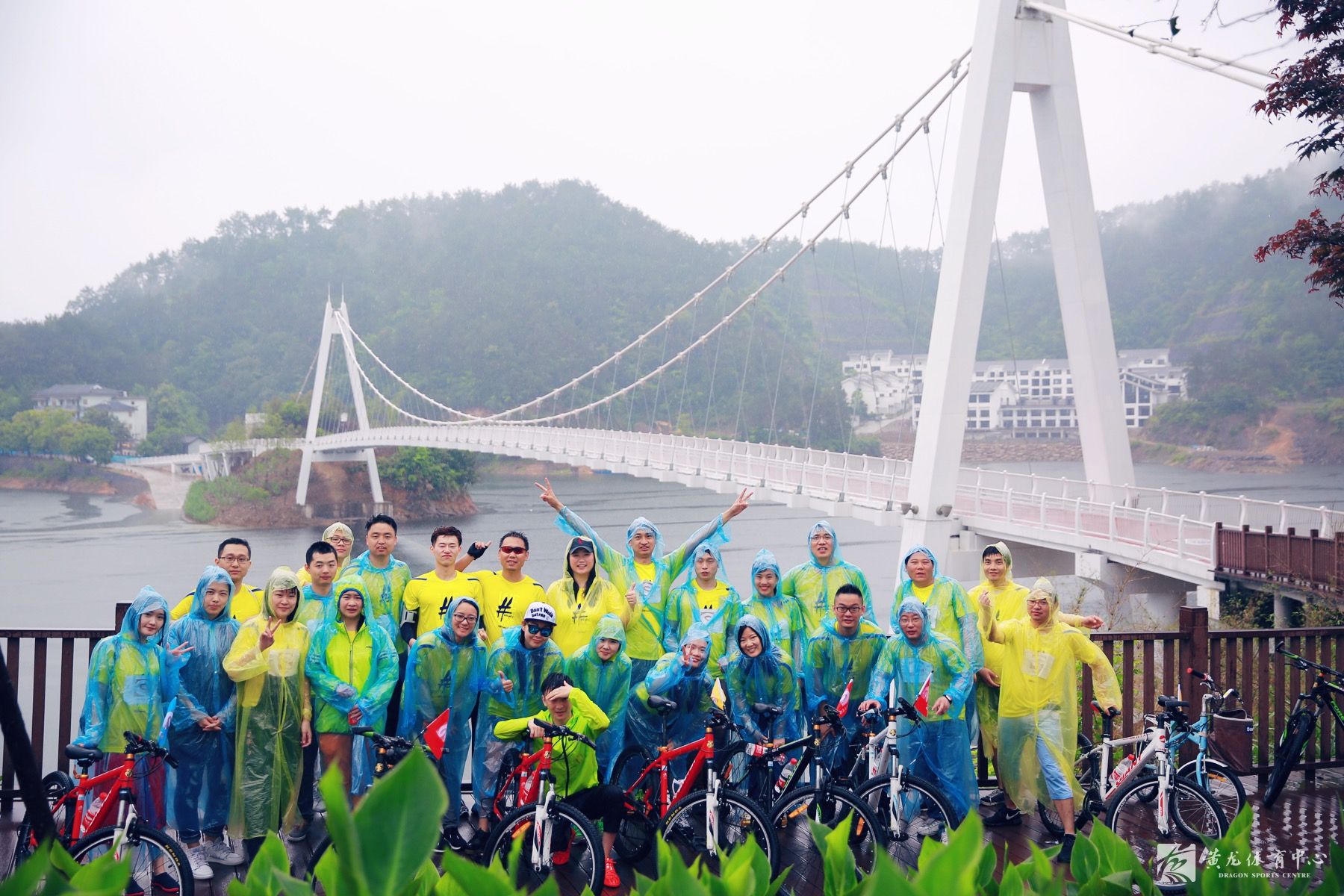 飞扬的青春——记中心“五四”青年节团日活动(图1)