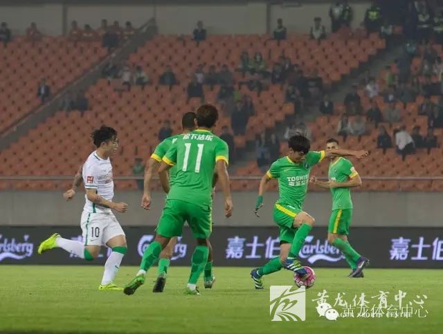 雨中被伊尔马兹折了一下腰（内附现场高清图）(图1)