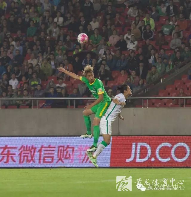 雨中被伊尔马兹折了一下腰（内附现场高清图）(图3)