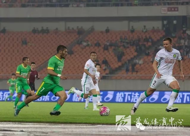 雨中被伊尔马兹折了一下腰（内附现场高清图）(图4)