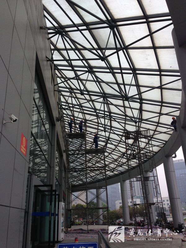 老年馆换上新衣 除锈工程全部完工(图2)