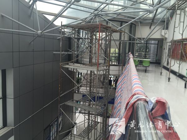 老年馆换上新衣 除锈工程全部完工(图3)