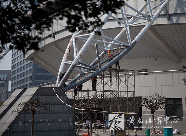 中心除锈防腐工程项目开始施工(图1)