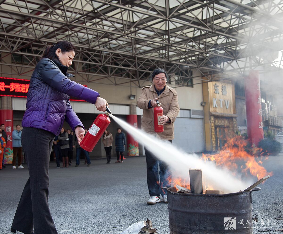 黄龙体育中心举行消防演练(图2)