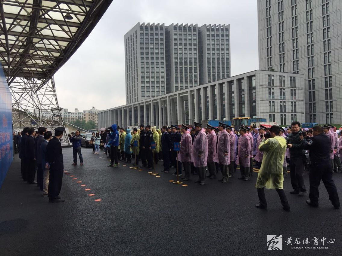 浙江省暨杭州市开展2015年侵权盗版及非法出版物集中销毁活动在黄龙体育中心隆重举行(图2)