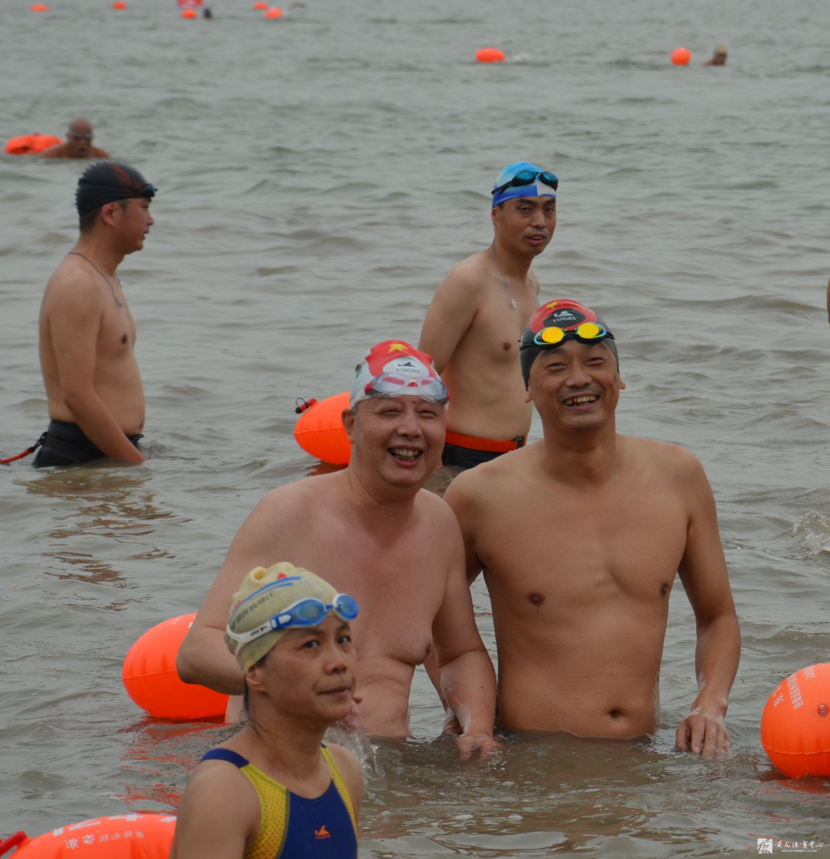 黄龙体育中心参与横渡钱塘江活动取得佳绩(图1)