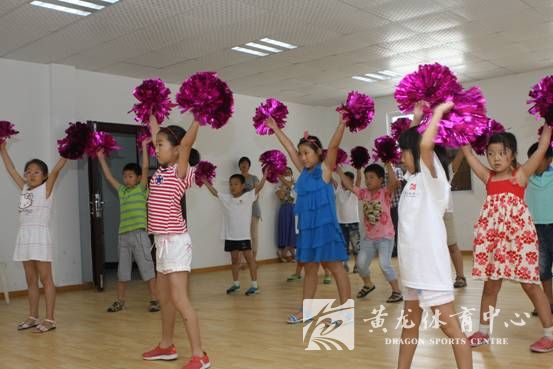 阳光成长 童心飞扬-包玉刚游泳特色夏令营完美收官(图1)