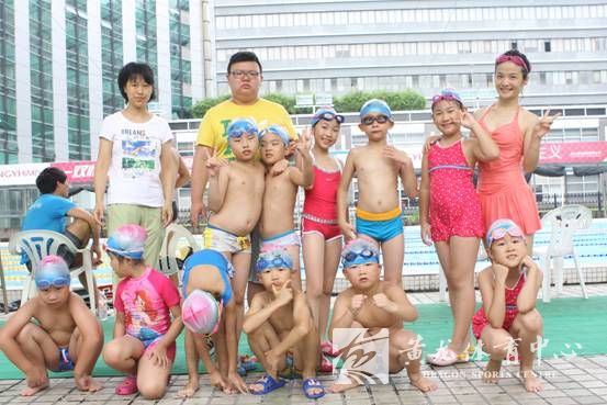 阳光成长 童心飞扬-包玉刚游泳特色夏令营完美收官(图3)