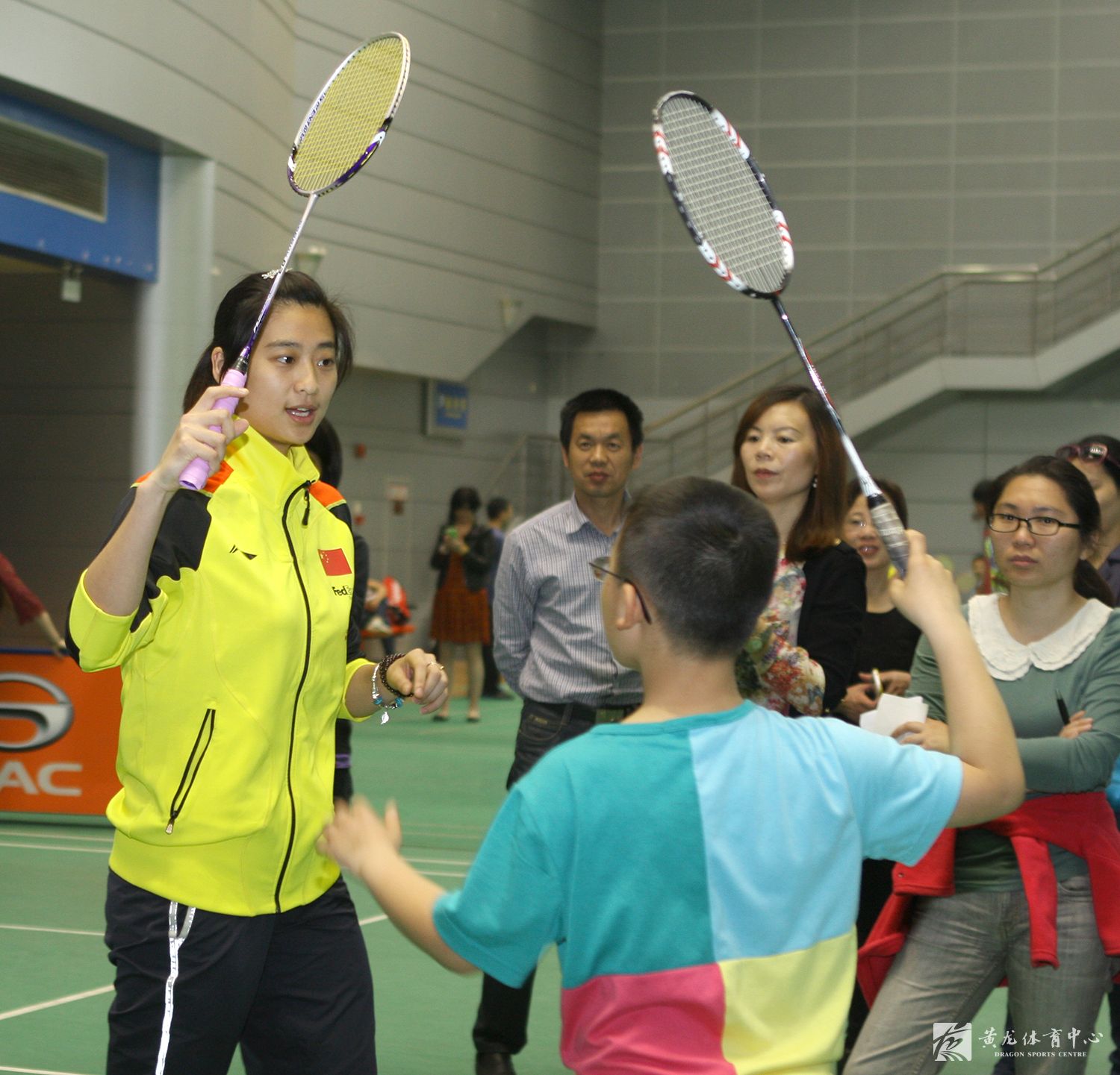 “羽动青春”庆五一迎五四羽毛球公益活动圆满完成(图1)