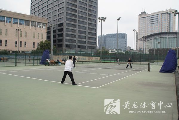 黄龙体育中心掀起“健身大拜年” 杭城市民以一种更动感的方式喜迎新年(图2)