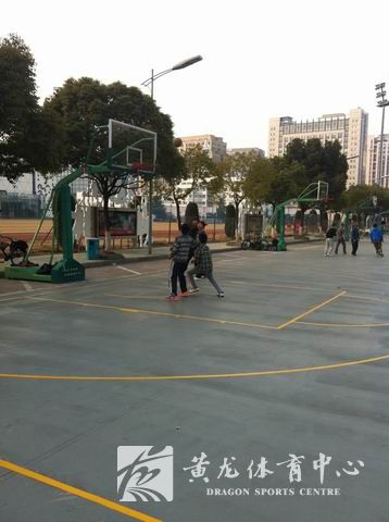 黄龙篮球街成为学生寒假锻炼健身的首选(图2)