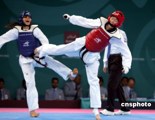 跆拳道罗微夺冠 罗微在领奖台上(图2)