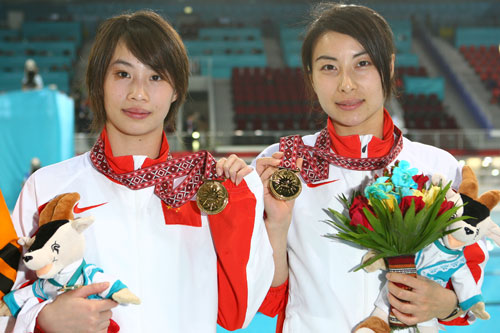 郭晶晶/李婷双人三米板摘金(图1) 郭晶晶/李婷双人三米板摘金(图1)